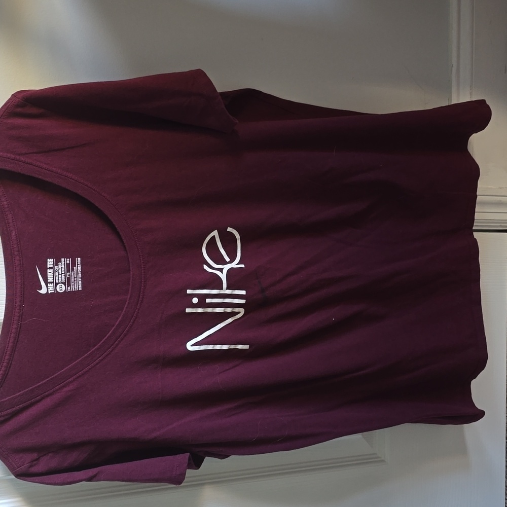 Maroon Nike tshirt